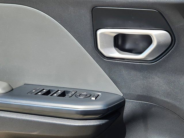 Used 2025 Kia K4 LXS image 13