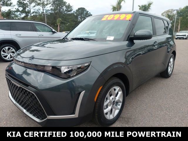 Used 2025 Kia Soul LX FWD image 1