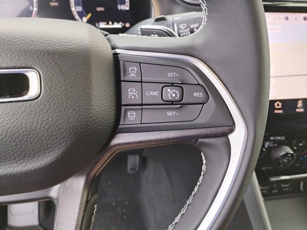 New 2025 Jeep Grand Cherokee Limited w/ Luxury Tech Group II image 38