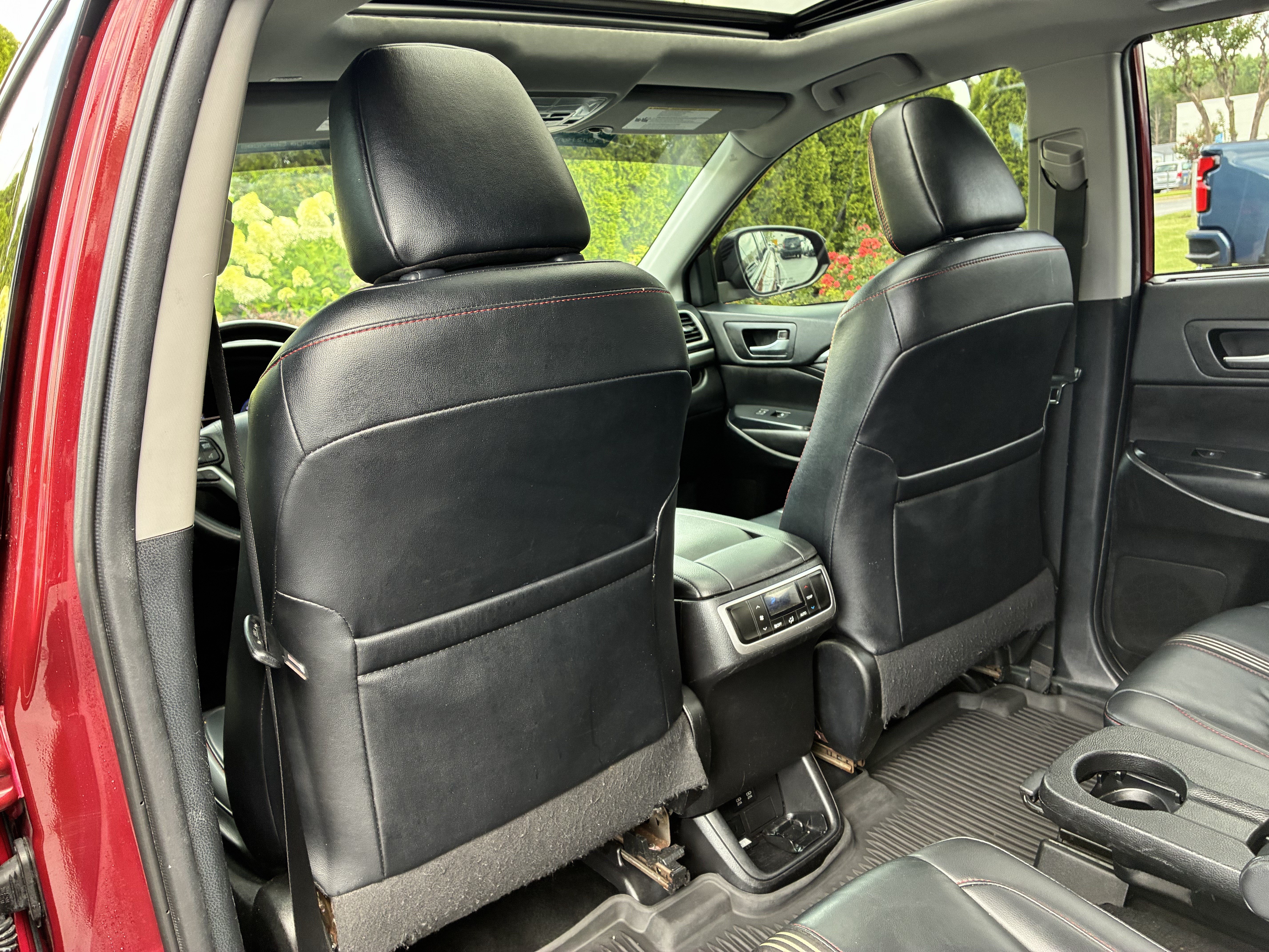 Used 2019 Toyota Highlander SE w/ Nightshade Edition AWD/4WD image 15