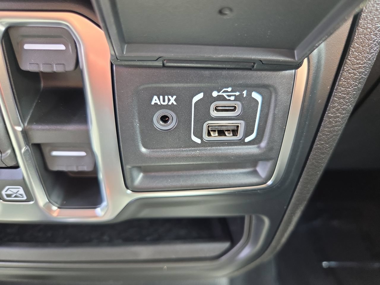New 2026 Jeep Gladiator Sport AWD/4WD image 25