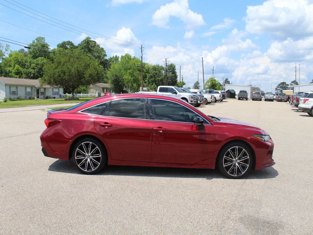 Used 2019 Toyota Avalon XSE FWD image 4