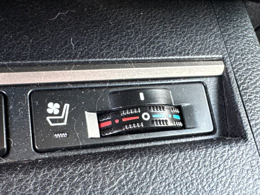 Used 2015 Lexus ES 350 w/ Luxury Package image 28