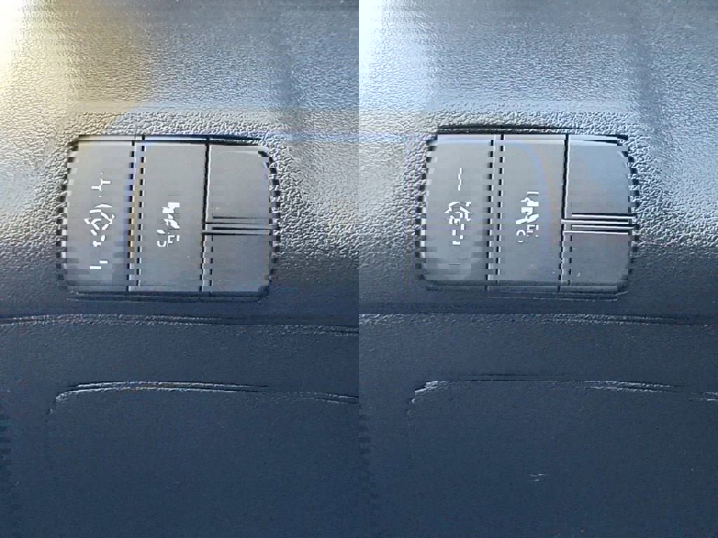 Used 2024 Hyundai Elantra SEL w/ Convenience Package image 30