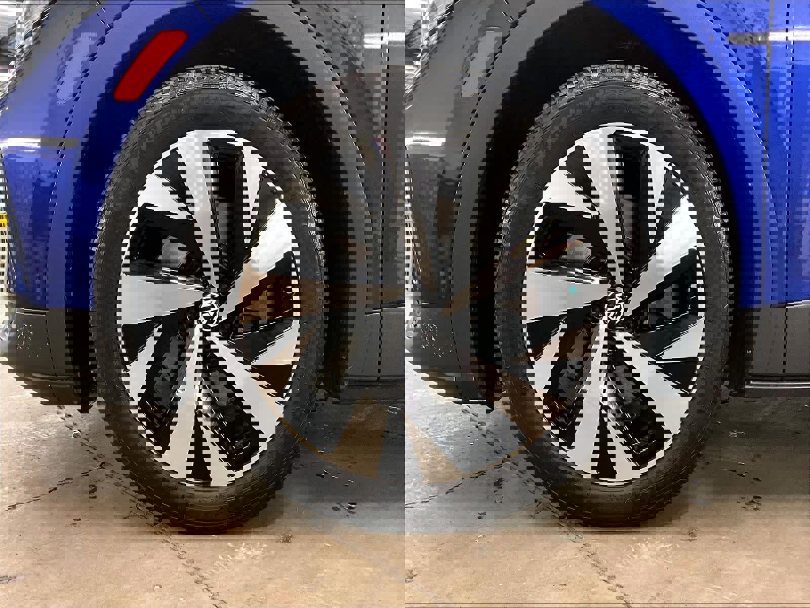 Used 2022 Volkswagen ID.4 Pro S w/ Gradient Package image 12