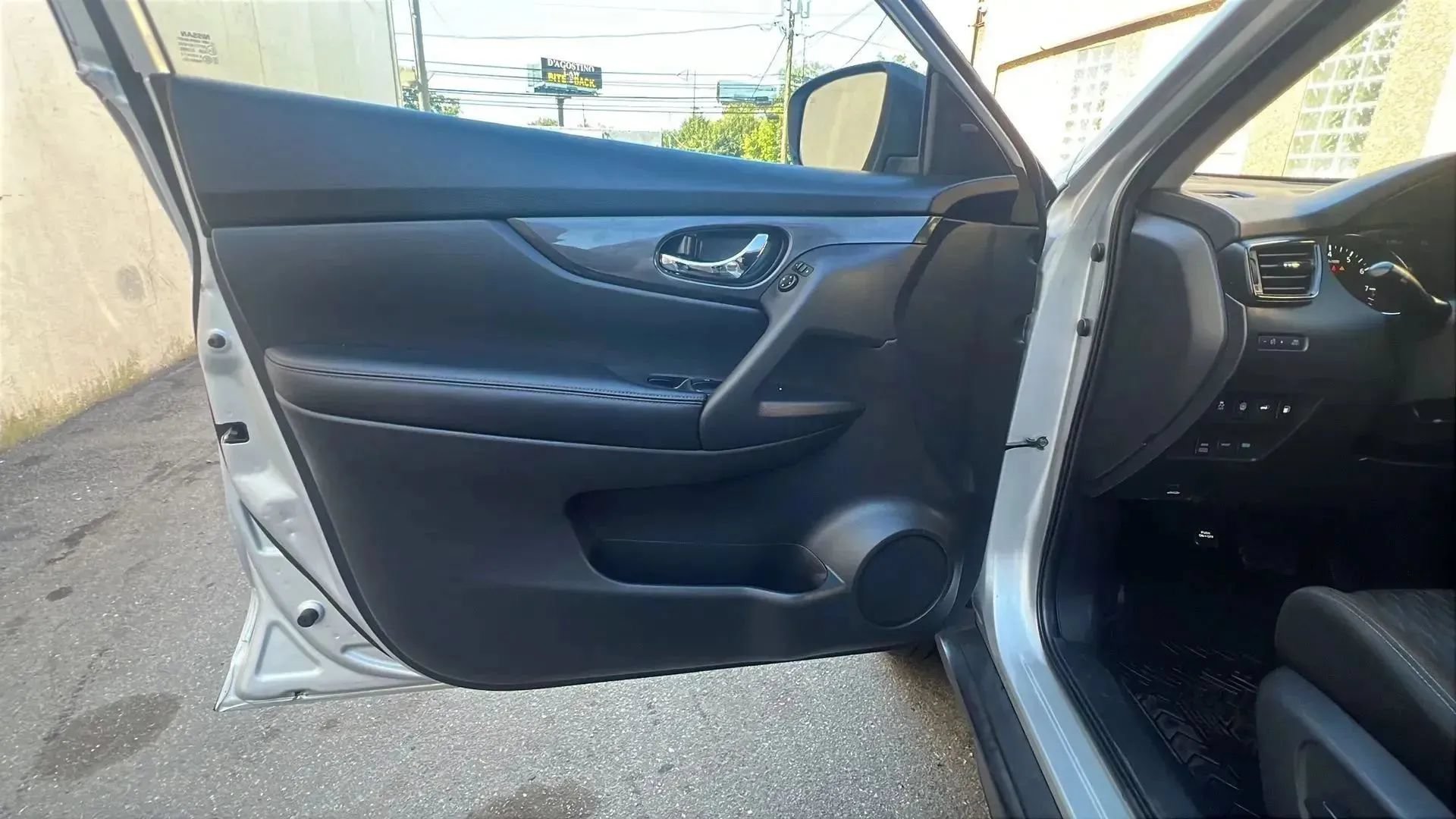 Used 2019 Nissan Rogue SV AWD/4WD image 22
