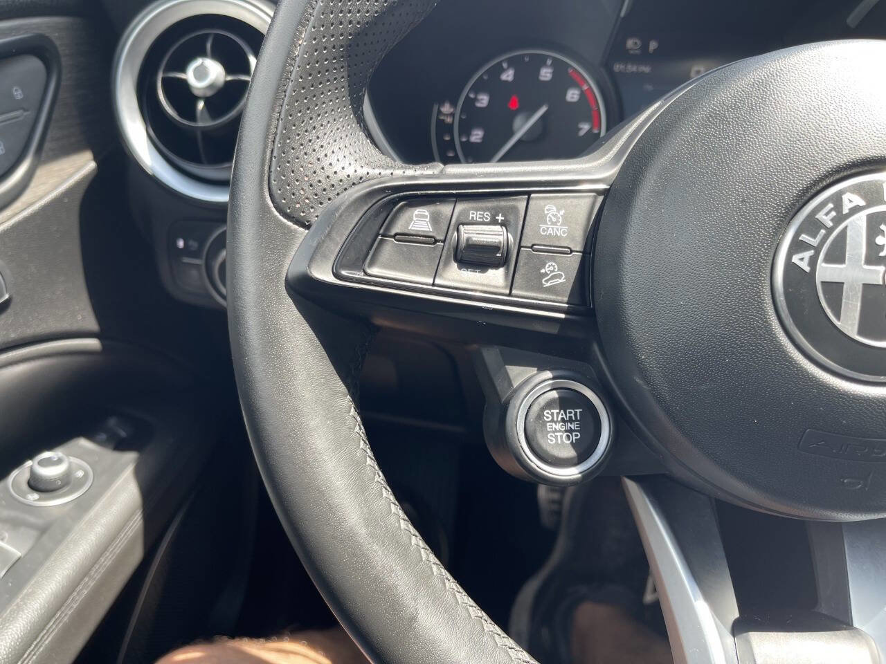 Used 2022 Alfa Romeo Stelvio Ti image 31