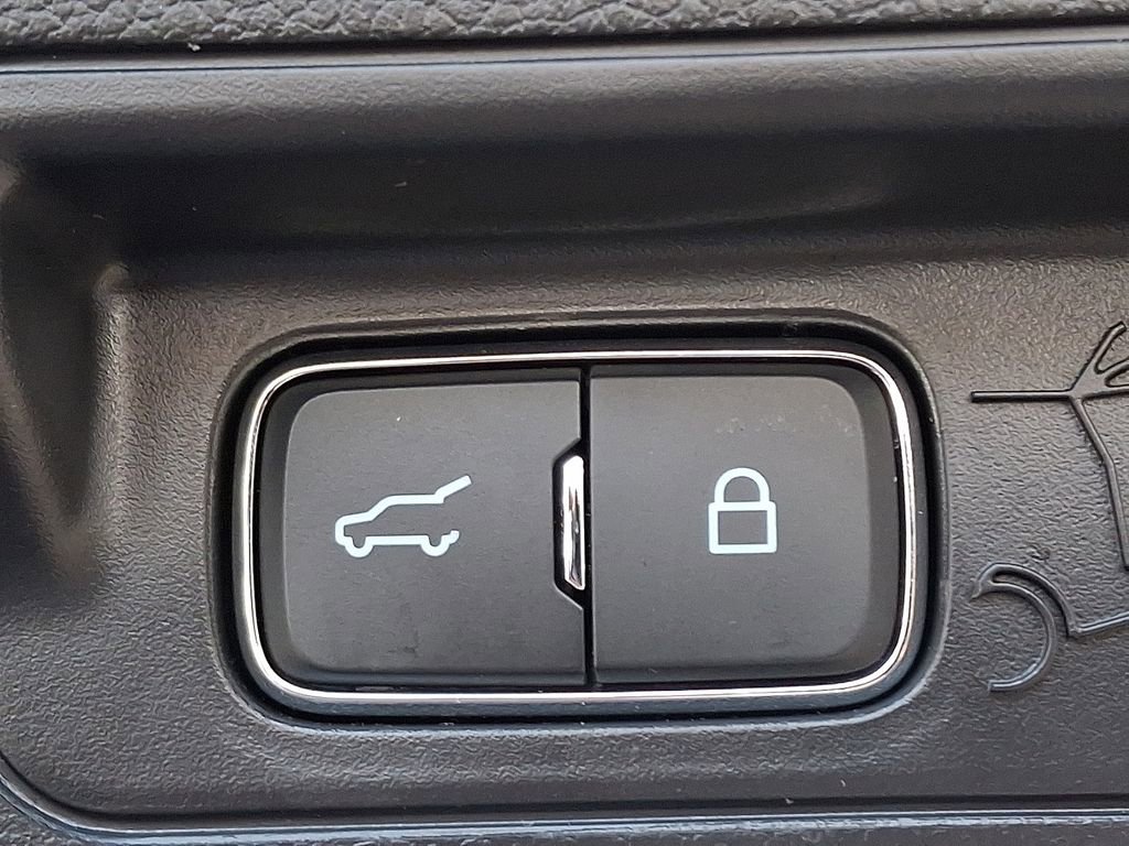 Used 2025 Ford Explorer Active image 29