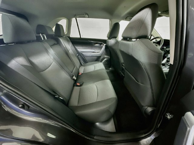 Used 2025 Toyota RAV4 XLE FWD image 25