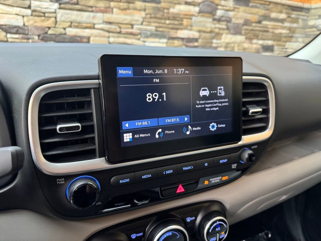 Used 2023 Hyundai Venue SEL FWD image 19