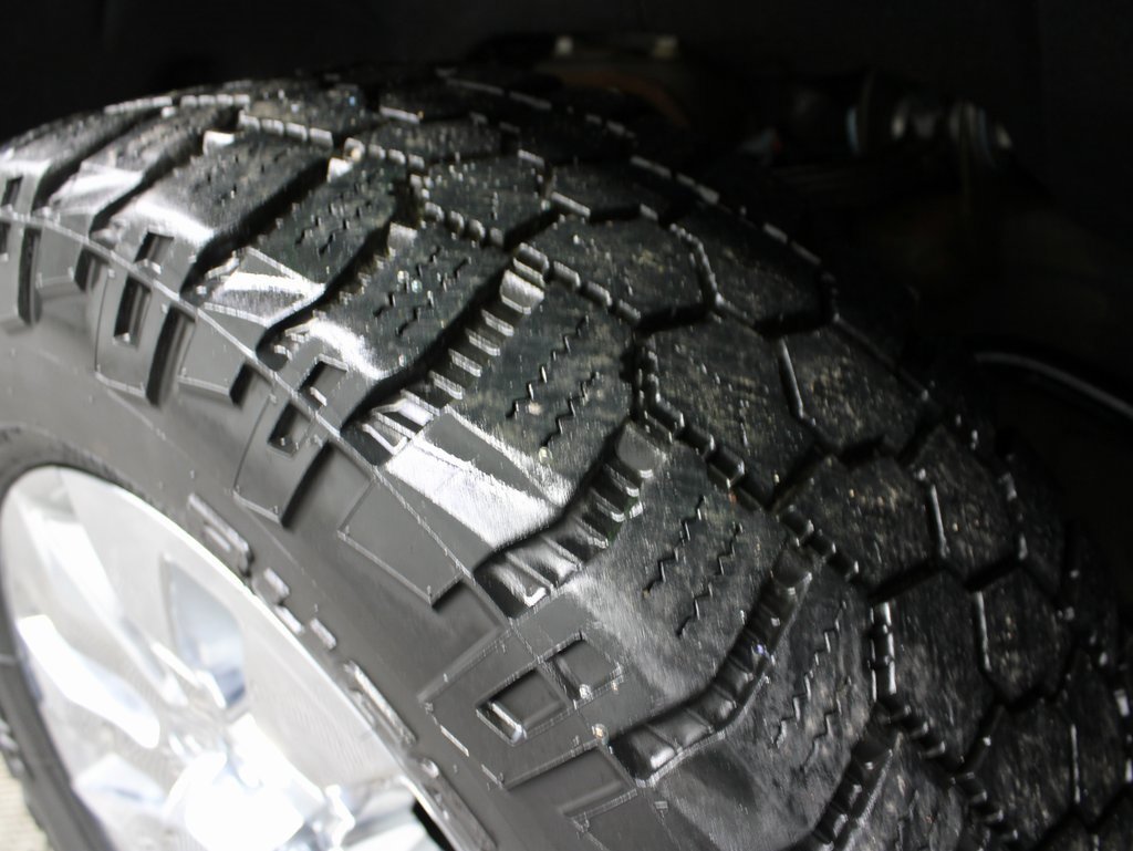 Used 2023 Chevrolet Silverado 2500 High Country w/ Z71 Off-Road Package image 7