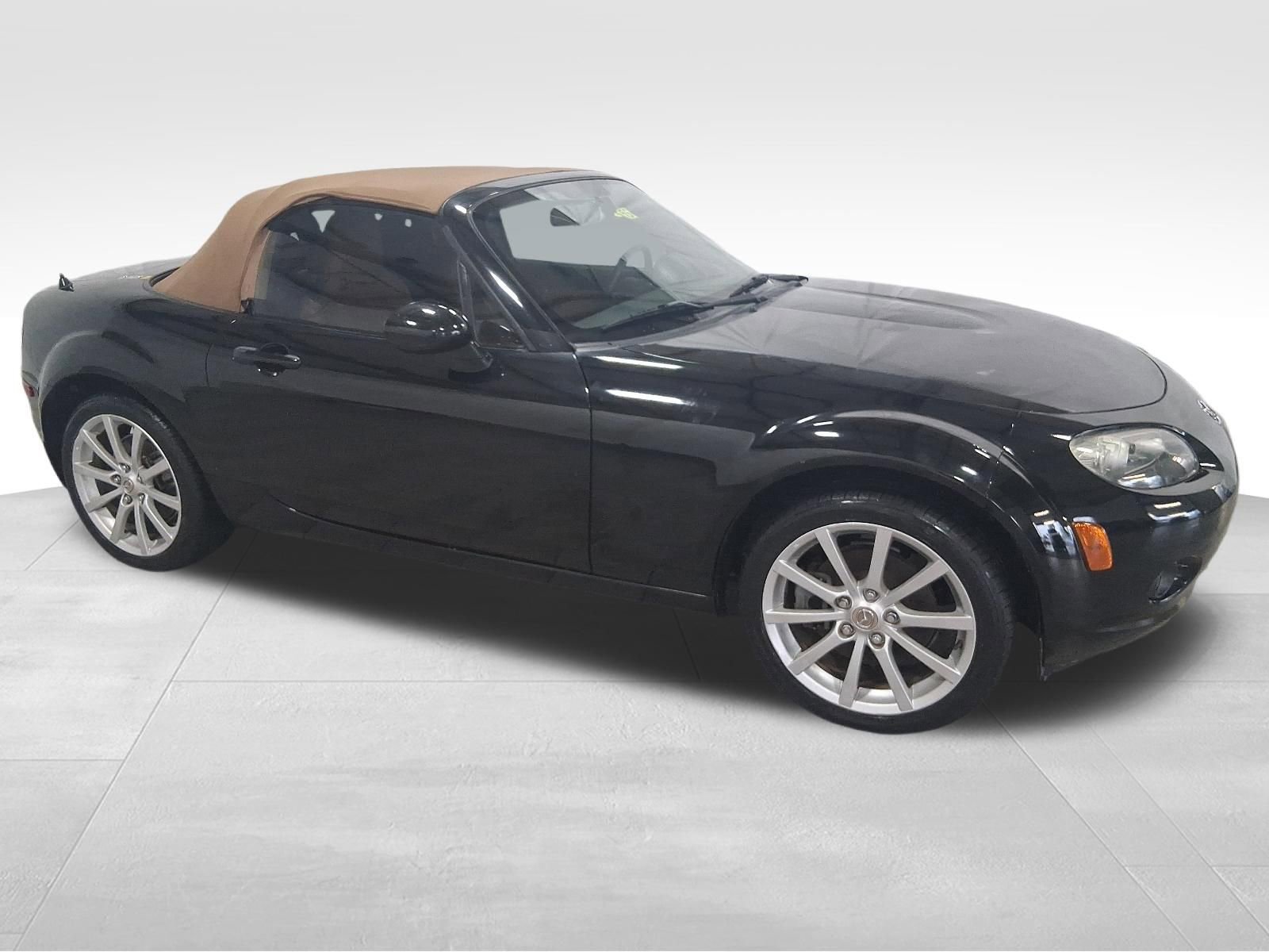 Used 2006 MAZDA MX-5 Miata Grand Touring RWD image 3