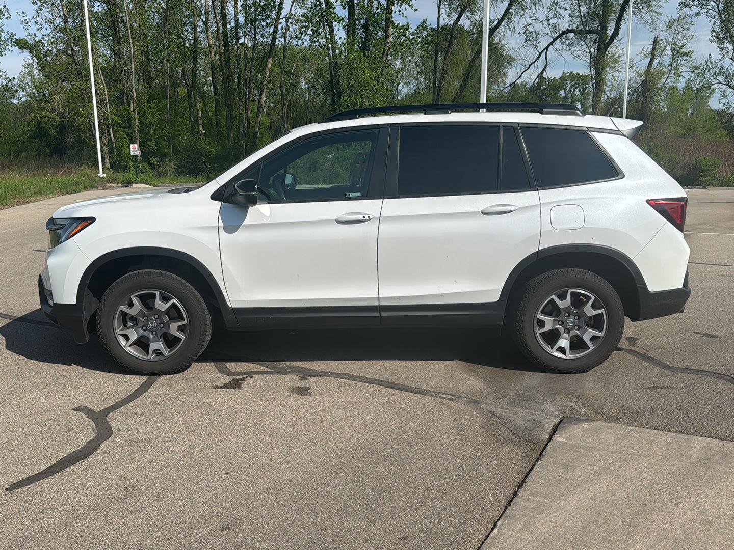 Used 2023 Honda Passport TrailSport image 2