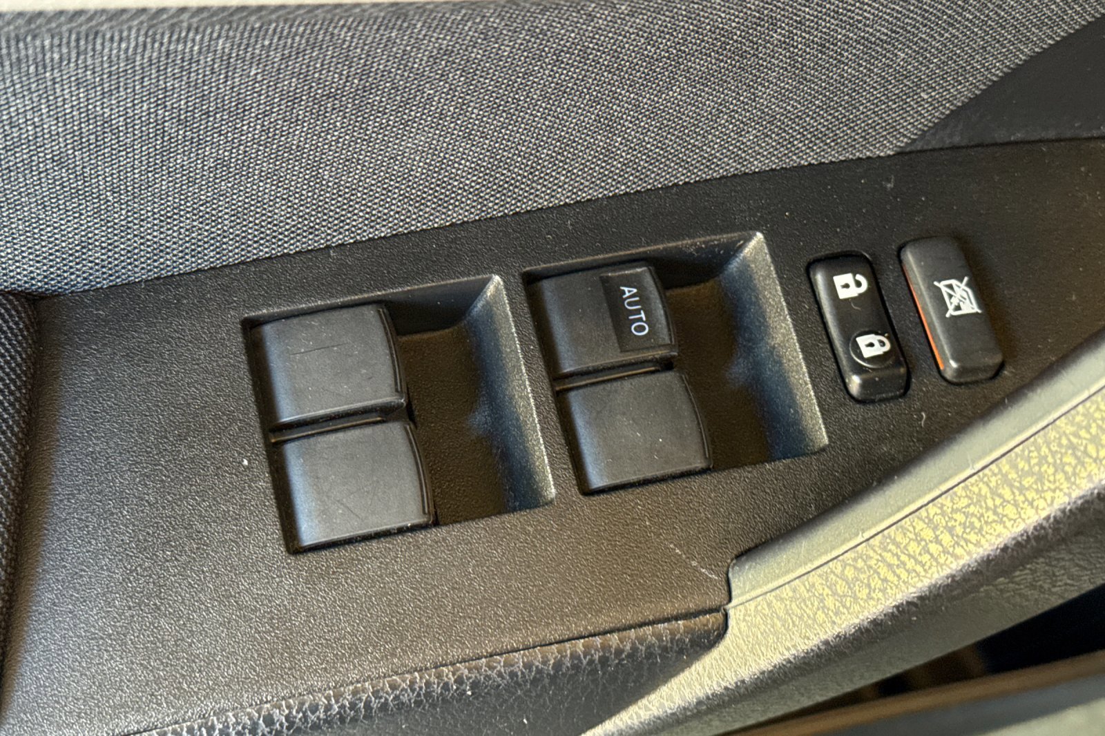 Used 2014 Toyota Corolla LE FWD image 13