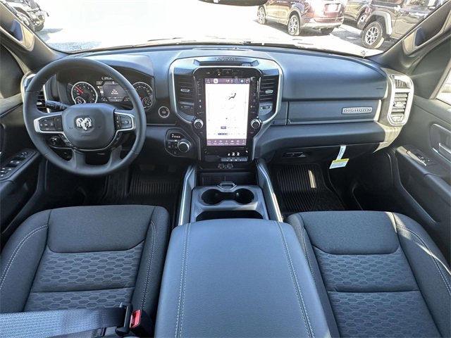 New 2026 RAM 1500 4x4 Crew Cab image 3