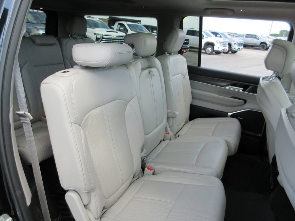 Used 2023 Jeep Wagoneer Series II w/ Premium Group I AWD/4WD image 26