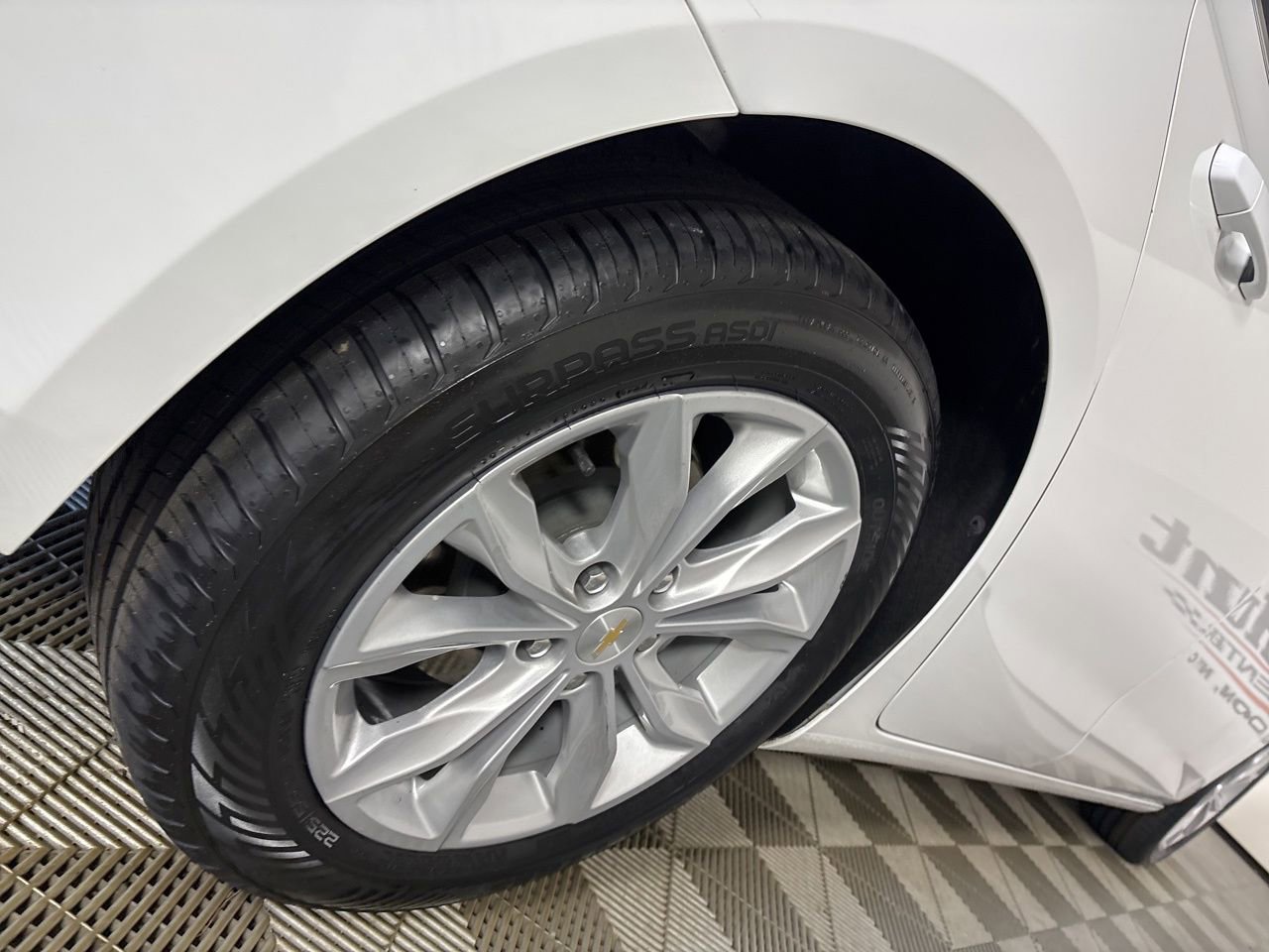 Used 2024 Chevrolet Malibu LT image 32