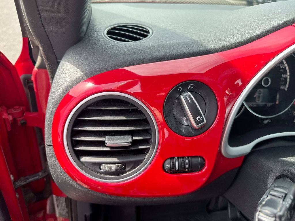 Used 2014 Volkswagen Beetle 2.5 image 17
