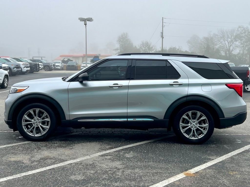 Used 2021 Ford Explorer XLT w/ Equipment Group 202A image 9