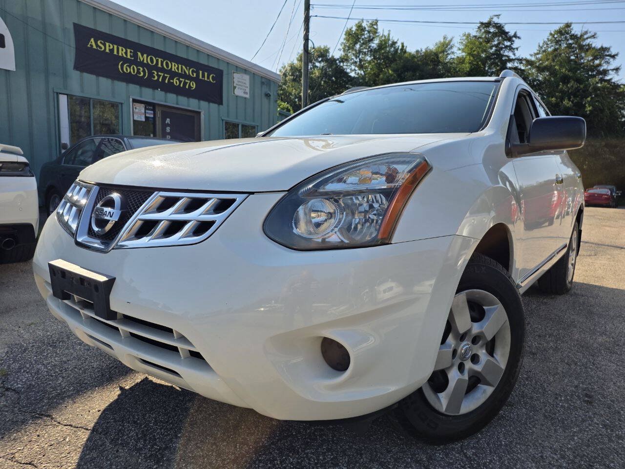 Used 2014 Nissan Rogue S w/ Convenience Package AWD/4WD image 2