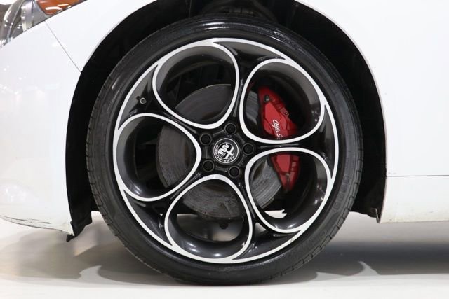 Used 2023 Alfa Romeo Giulia Veloce AWD/4WD image 9