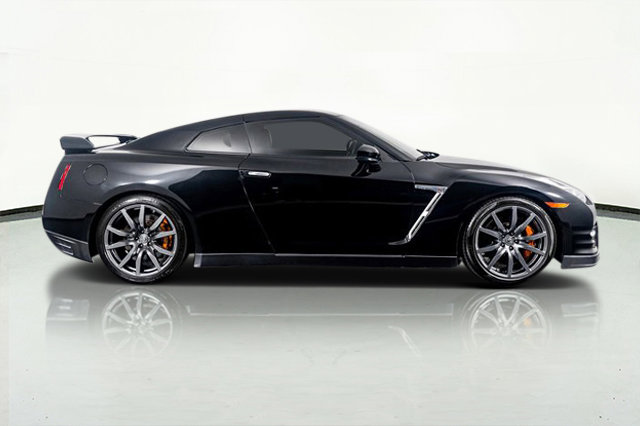 Used 2015 Nissan GT-R Premium image 4