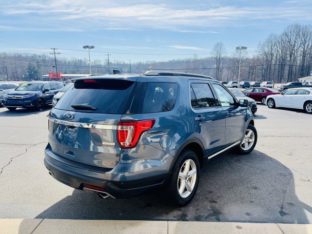 Used 2018 Ford Explorer XLT image 4