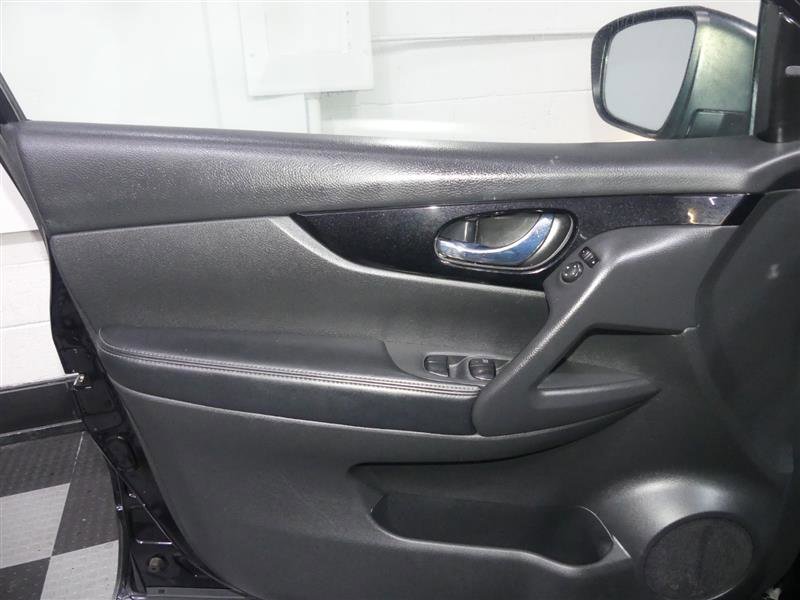 Used 2018 Nissan Rogue Sport SV w/ SV All-Weather Package image 17