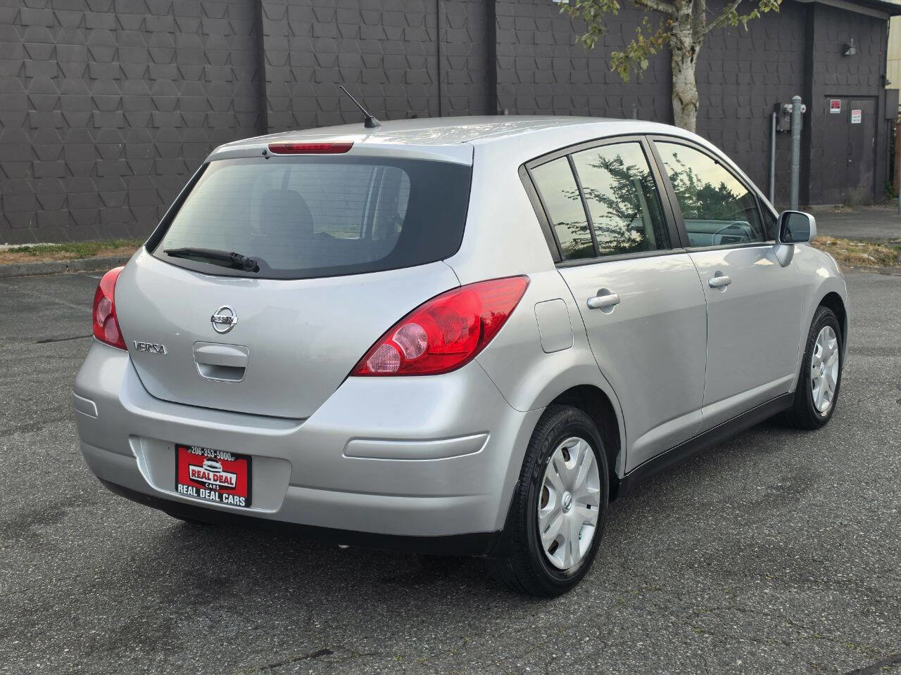 Used 2011 Nissan Versa 1.8 S w/ PWR Plus Pkg FWD image 5