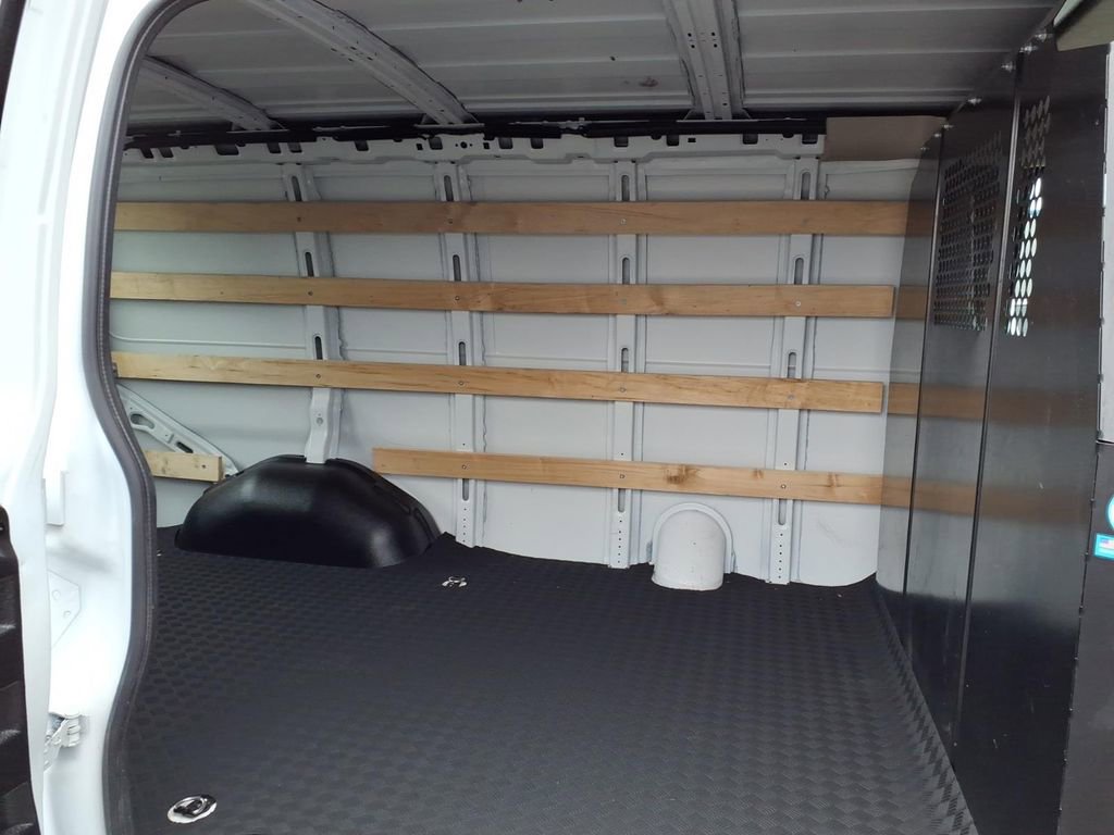 Used 2024 GMC Savana 2500 w/ Driver Convenience Package image 11