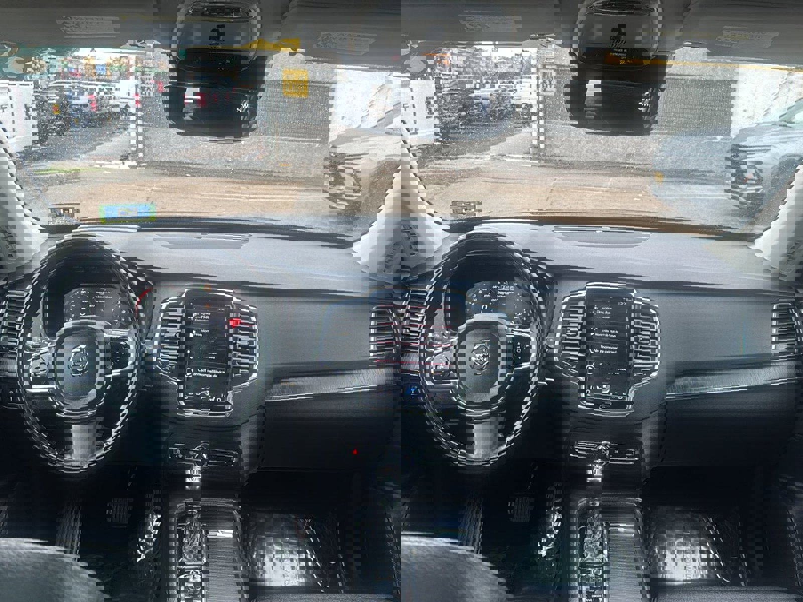 Used 2020 Volvo XC90 T6 Momentum w/ Protection Package Premier image 31