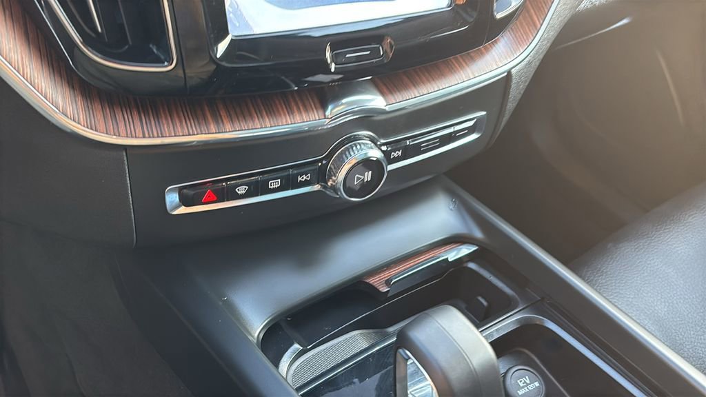 Certified 2023 Volvo XC60 B5 Plus w/ Climate Package image 19