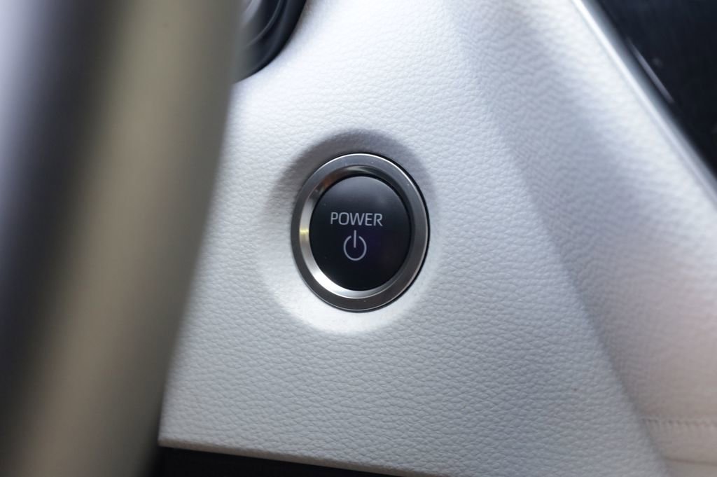 Used 2024 Toyota Corolla SE FWD image 7