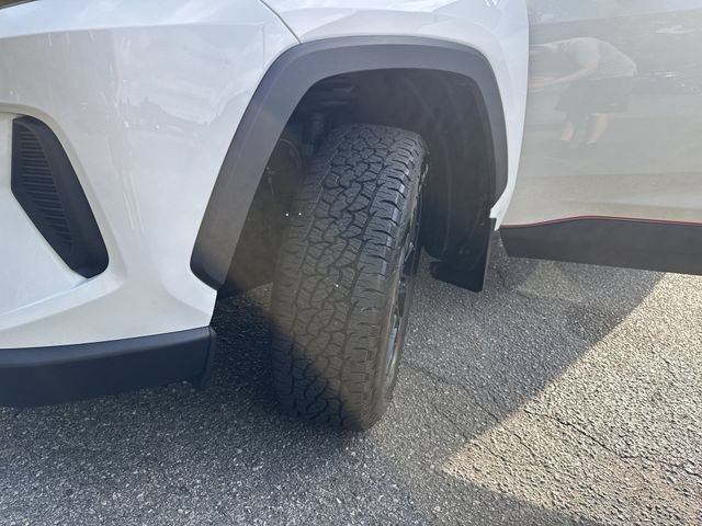 Used 2025 Toyota RAV4 LE FWD image 31