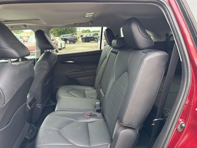 Used 2020 Toyota Highlander XLE AWD/4WD image 24