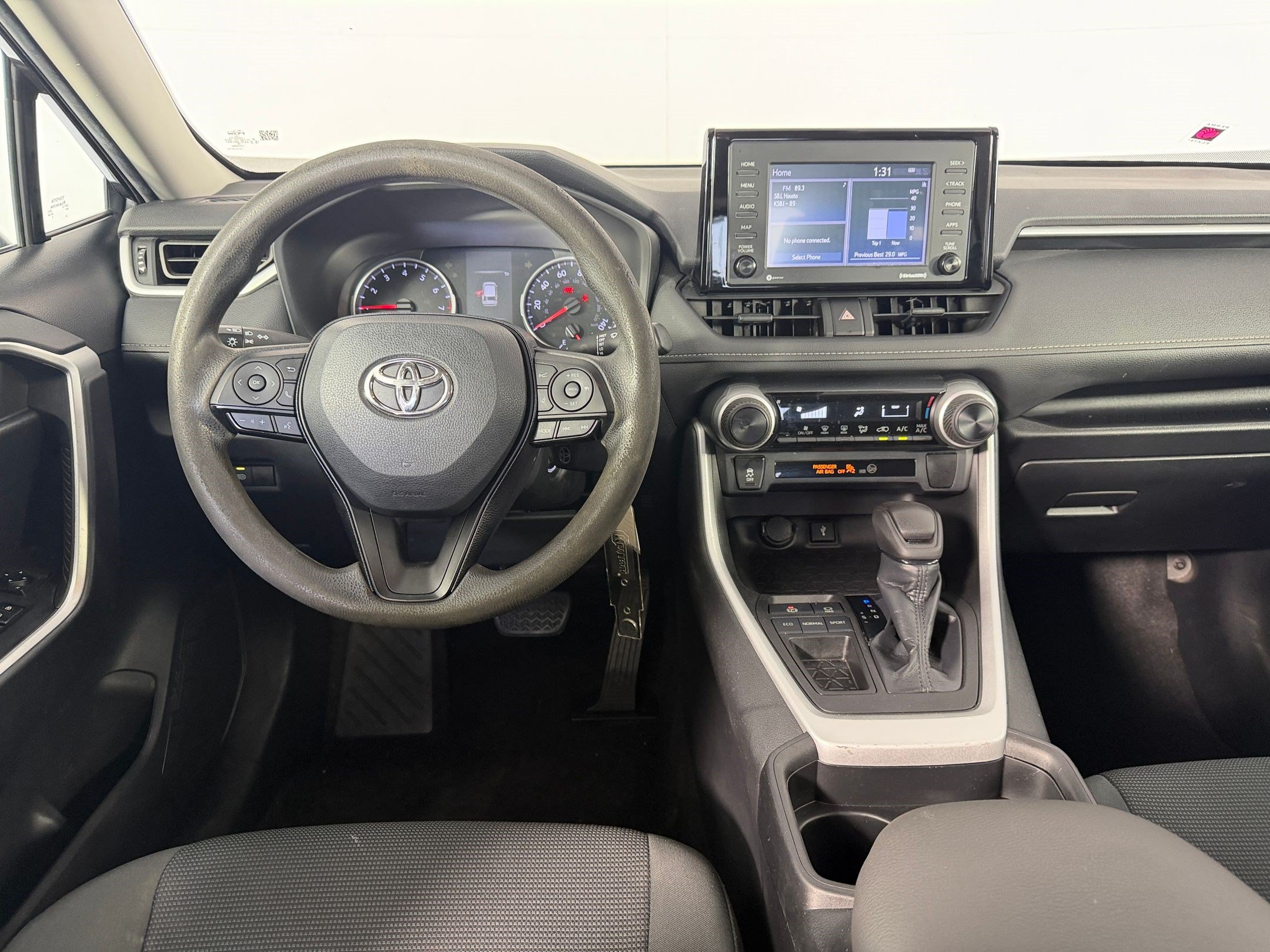 Used 2021 Toyota RAV4 LE FWD image 29