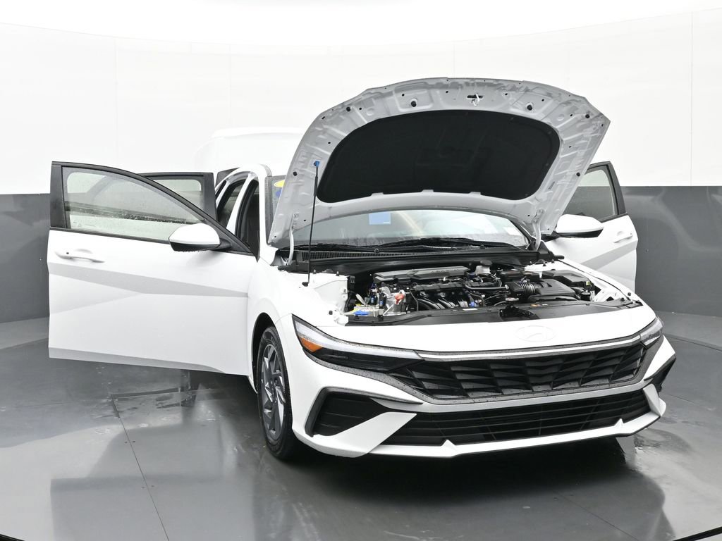 Certified 2024 Hyundai Elantra SEL image 48
