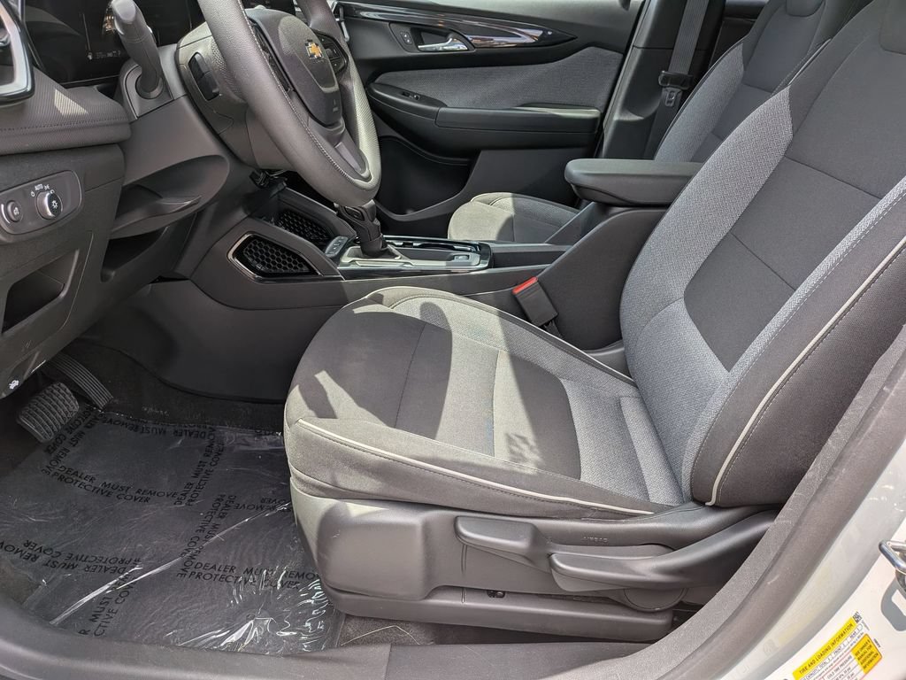 Used 2025 Chevrolet TrailBlazer LT AWD/4WD image 23