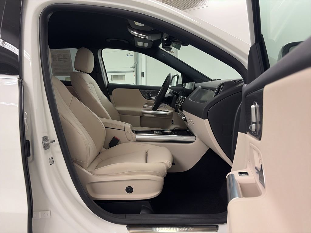 Certified 2025 Mercedes-Benz GLA 250 4MATIC image 17