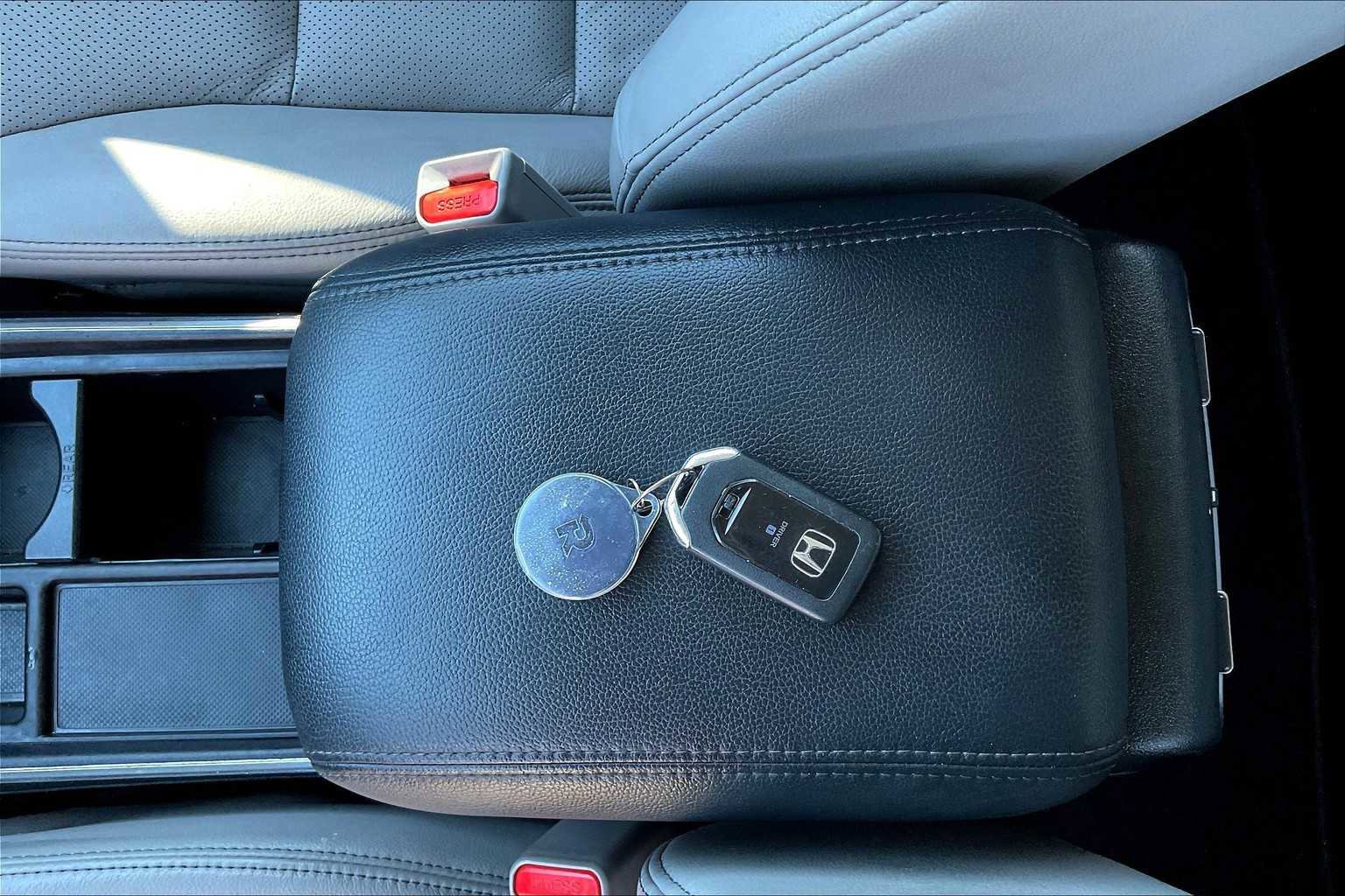 Used 2016 Honda CR-V Touring image 14