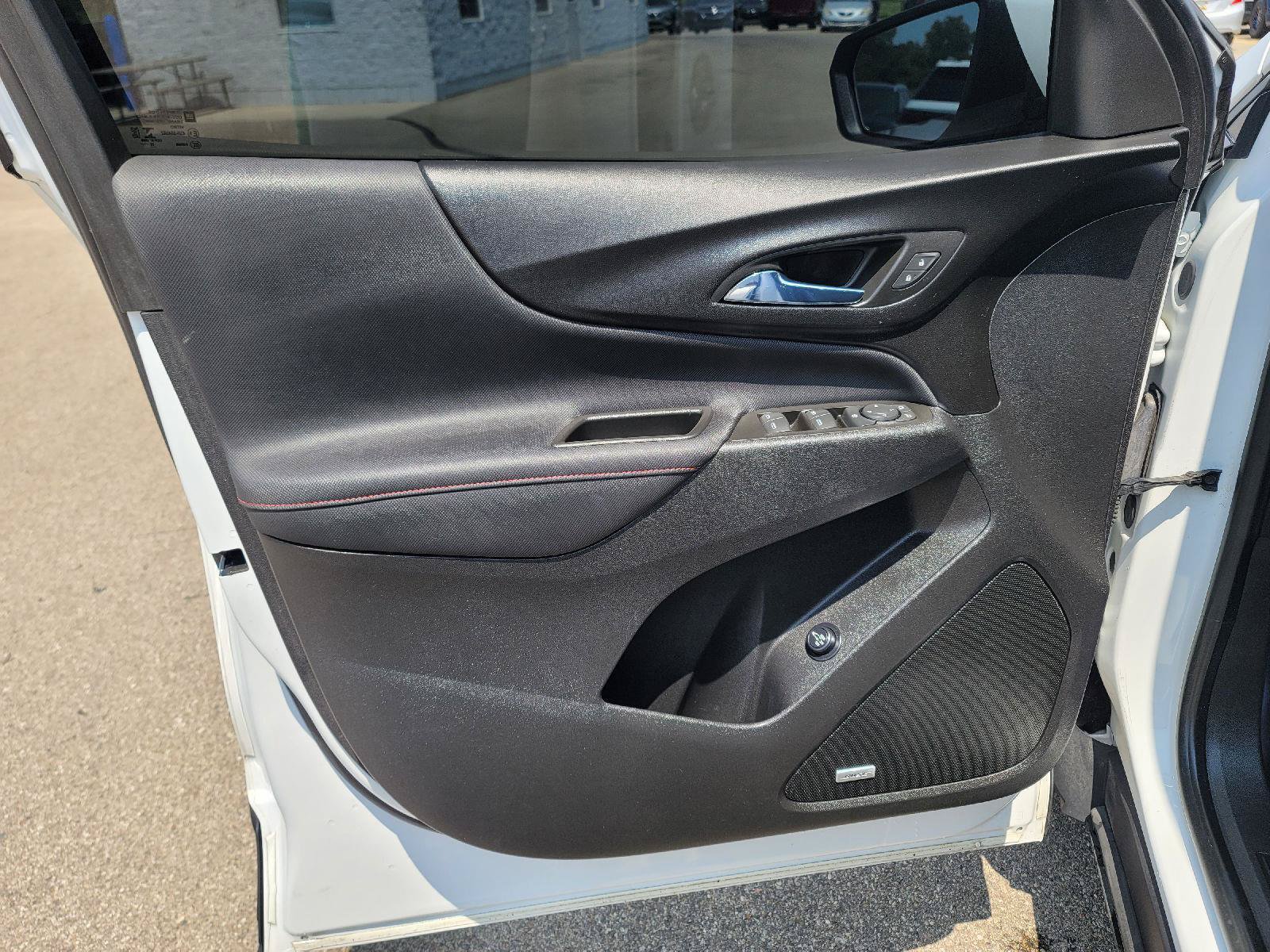 Used 2022 Chevrolet Equinox RS w/ RS Leather Package AWD/4WD image 18