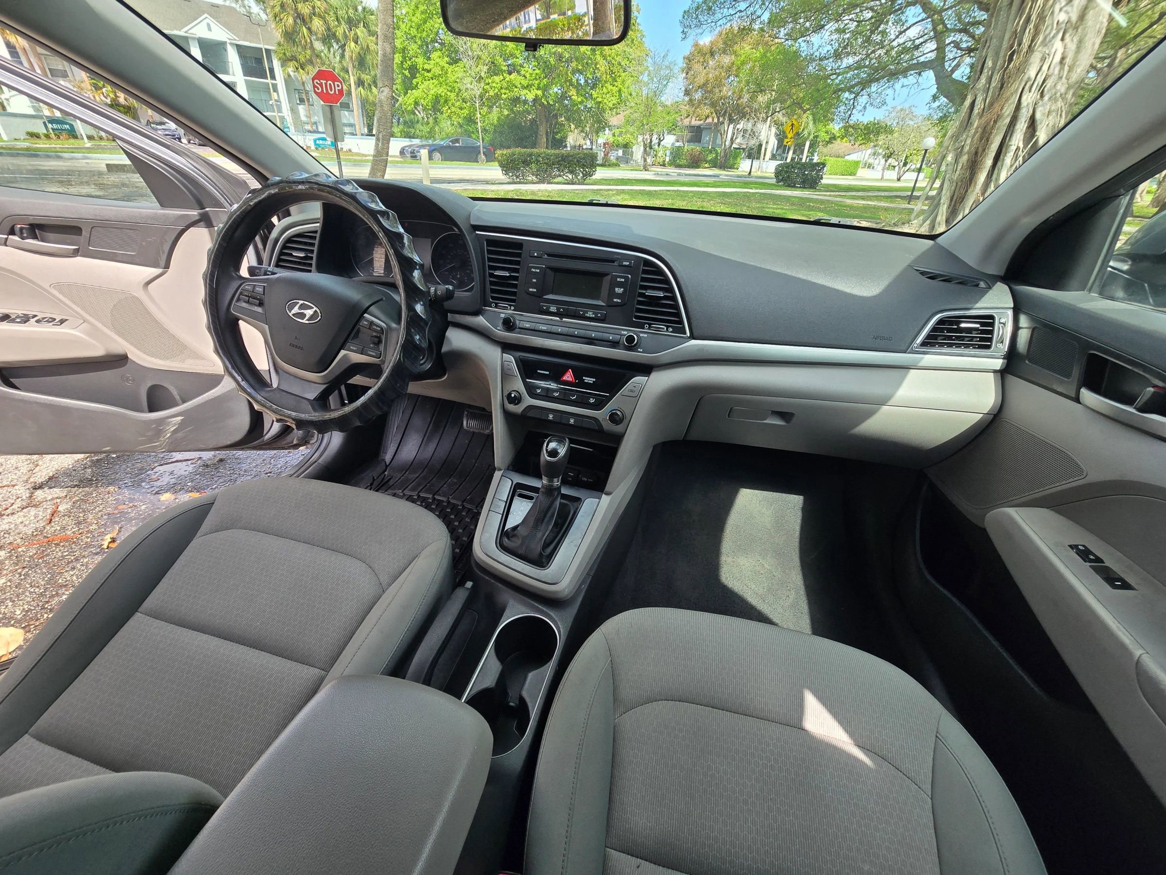 Used 2017 Hyundai Elantra SE image 13