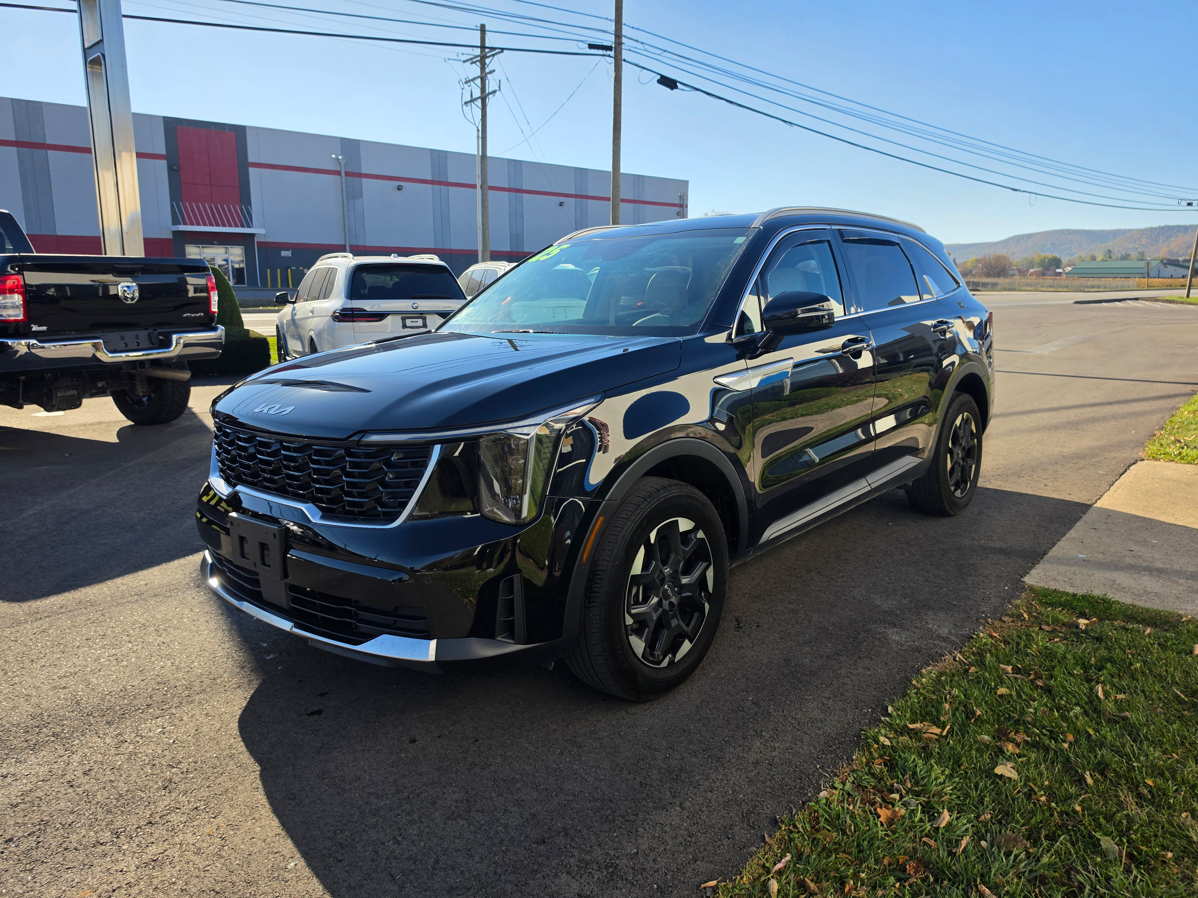 Used 2025 Kia Sorento S AWD/4WD image 8