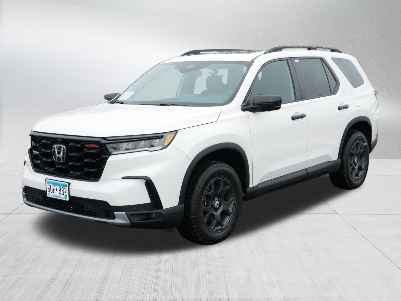 Certified 2025 Honda Pilot TrailSport image 3