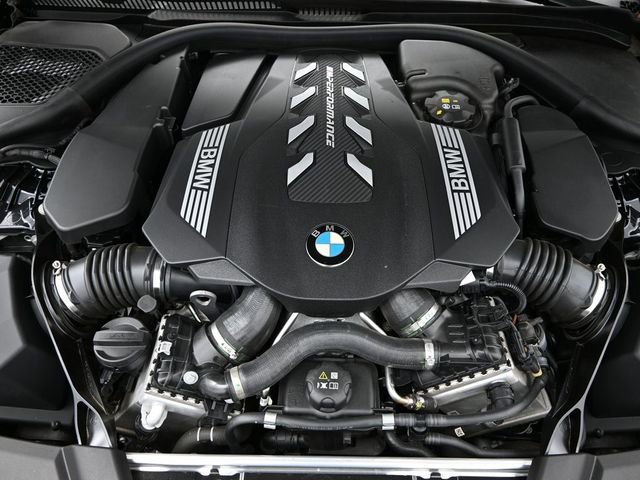 Used 2023 BMW M550i xDrive w/ Dynamic Handling Package image 23