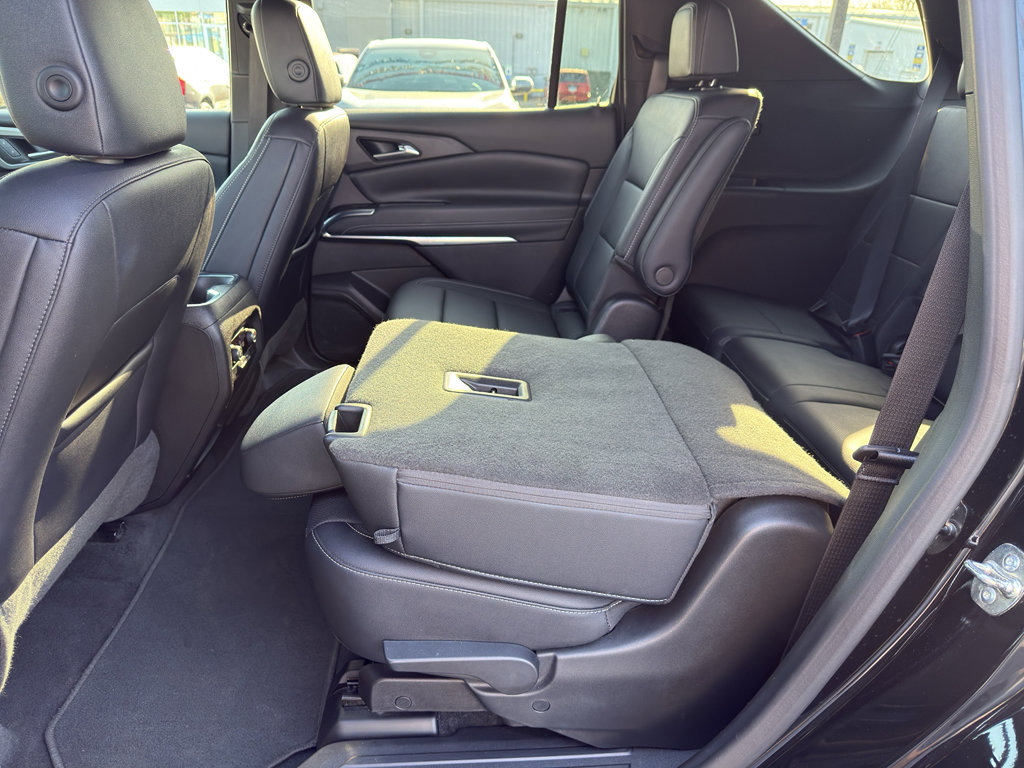 Used 2025 Chevrolet Traverse LT image 35