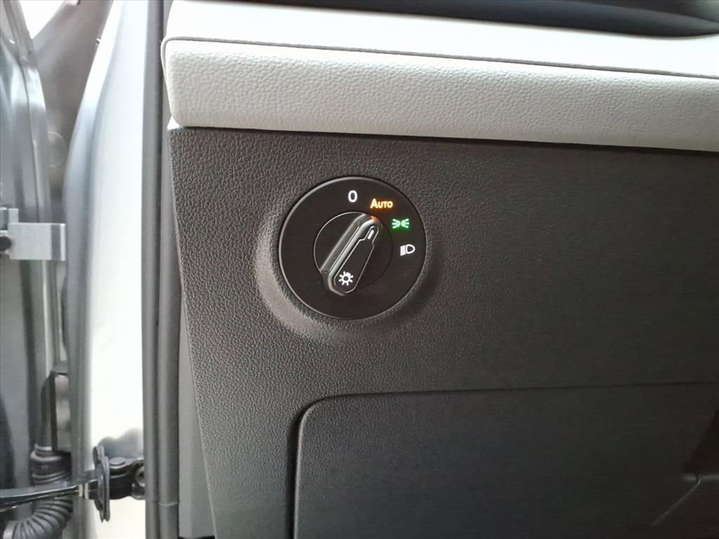 Used 2024 Volkswagen Taos SE image 16