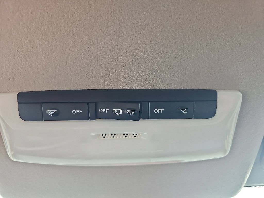 Used 2025 Nissan Versa SV FWD image 22