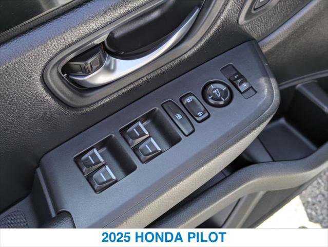 Certified 2025 Honda Pilot Touring image 13