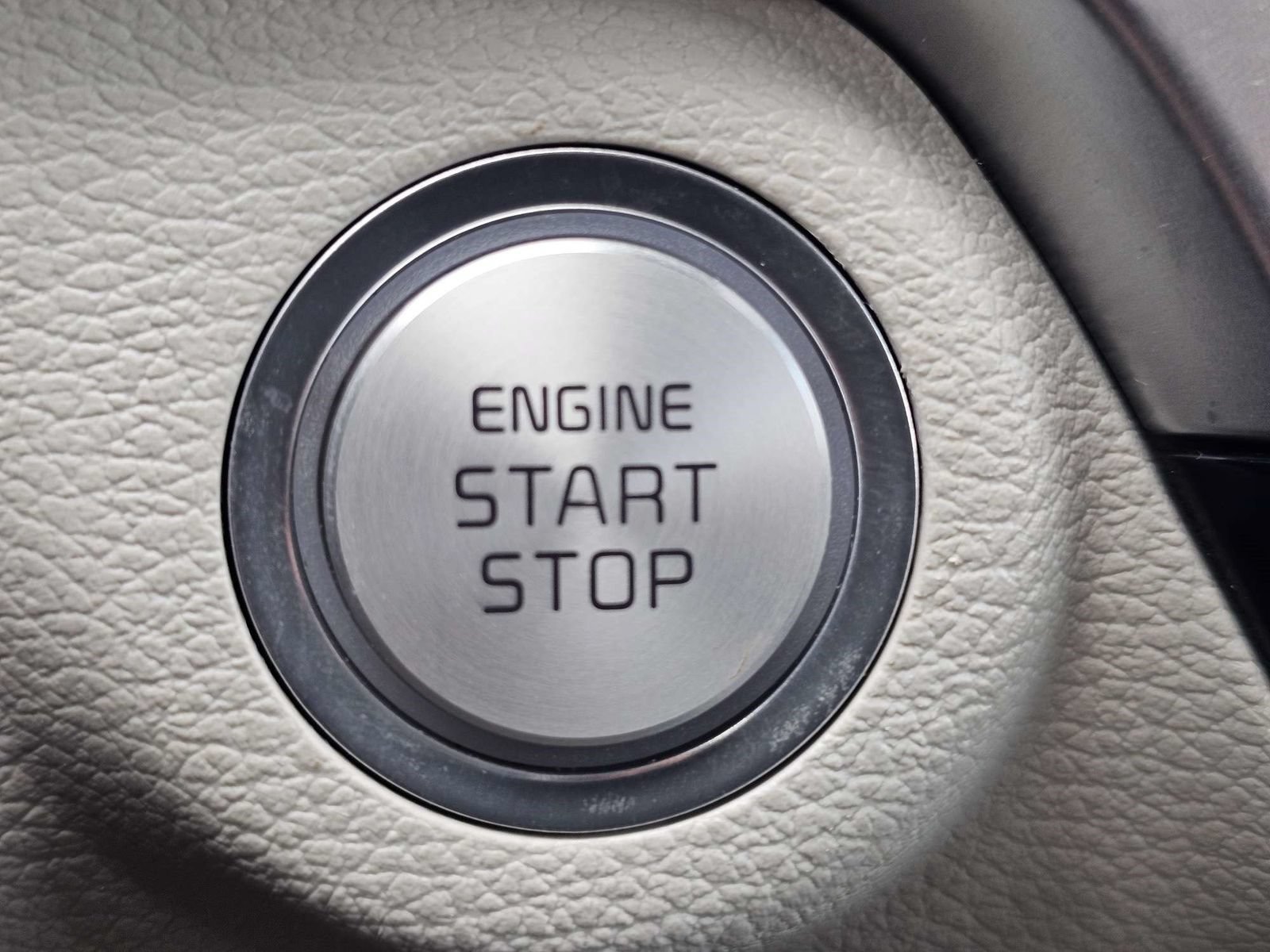Used 2024 Kia Telluride EX w/ EX Captain's Chair Package FWD image 32